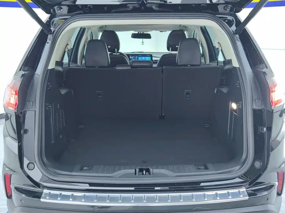 Edge PLUS EcoBoost 245 2 WD Platinum Sharp 5-seat