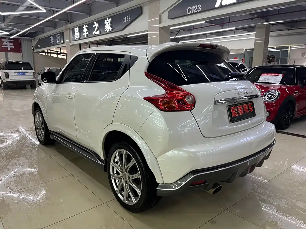 Infiniti ESQ 1.6 L Personality