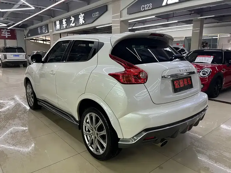 Infiniti ESQ 1.6 L Personality