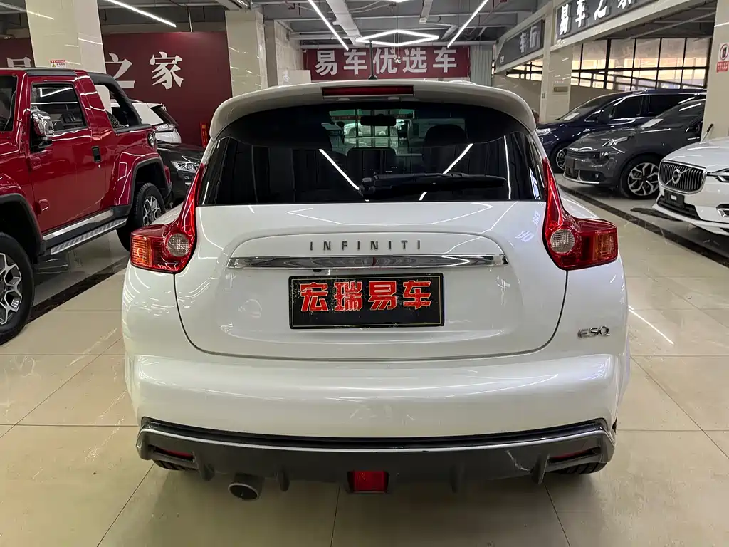 Infiniti ESQ 1.6 L Personality