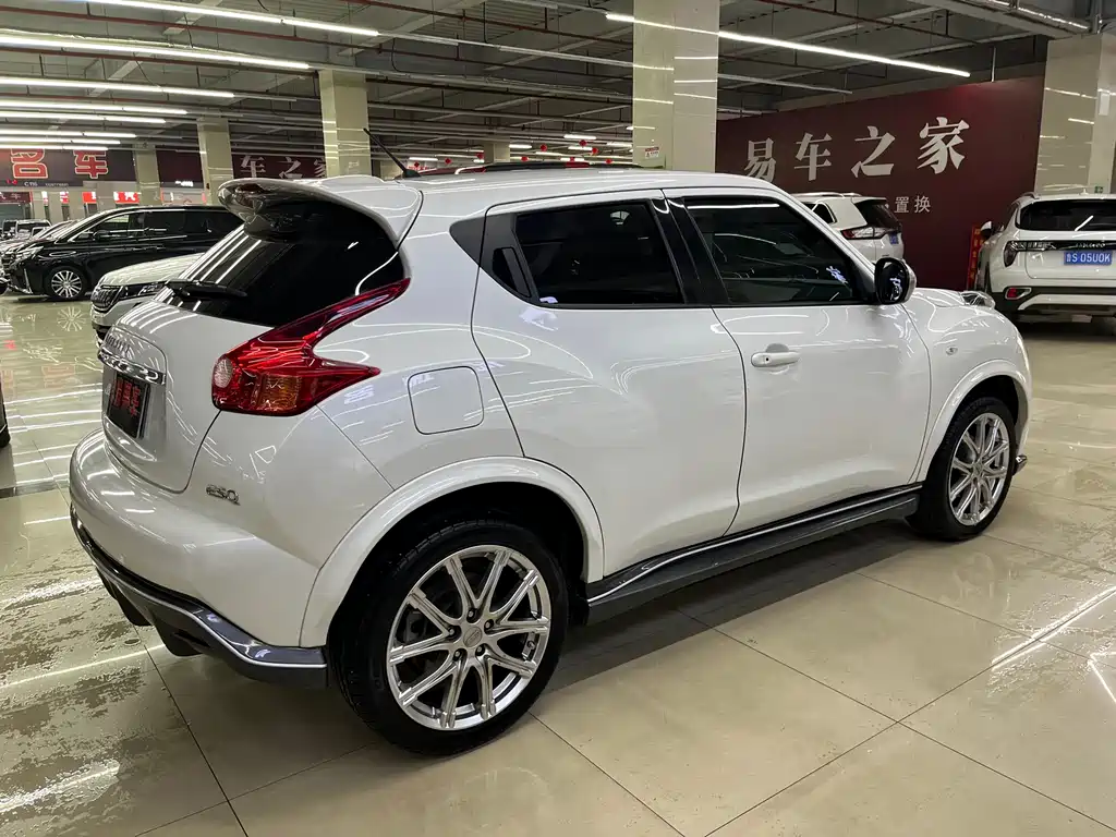 Infiniti ESQ 1.6 L Personality