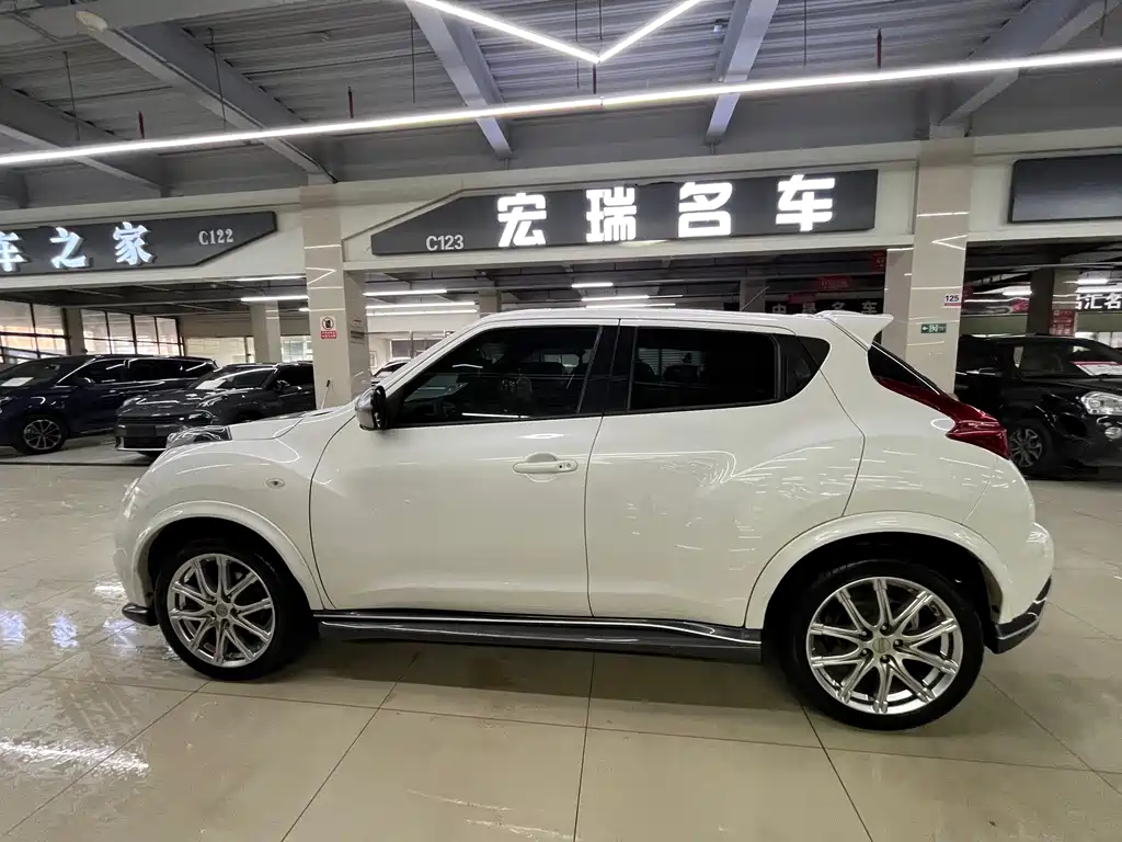 Infiniti ESQ 1.6 L Personality