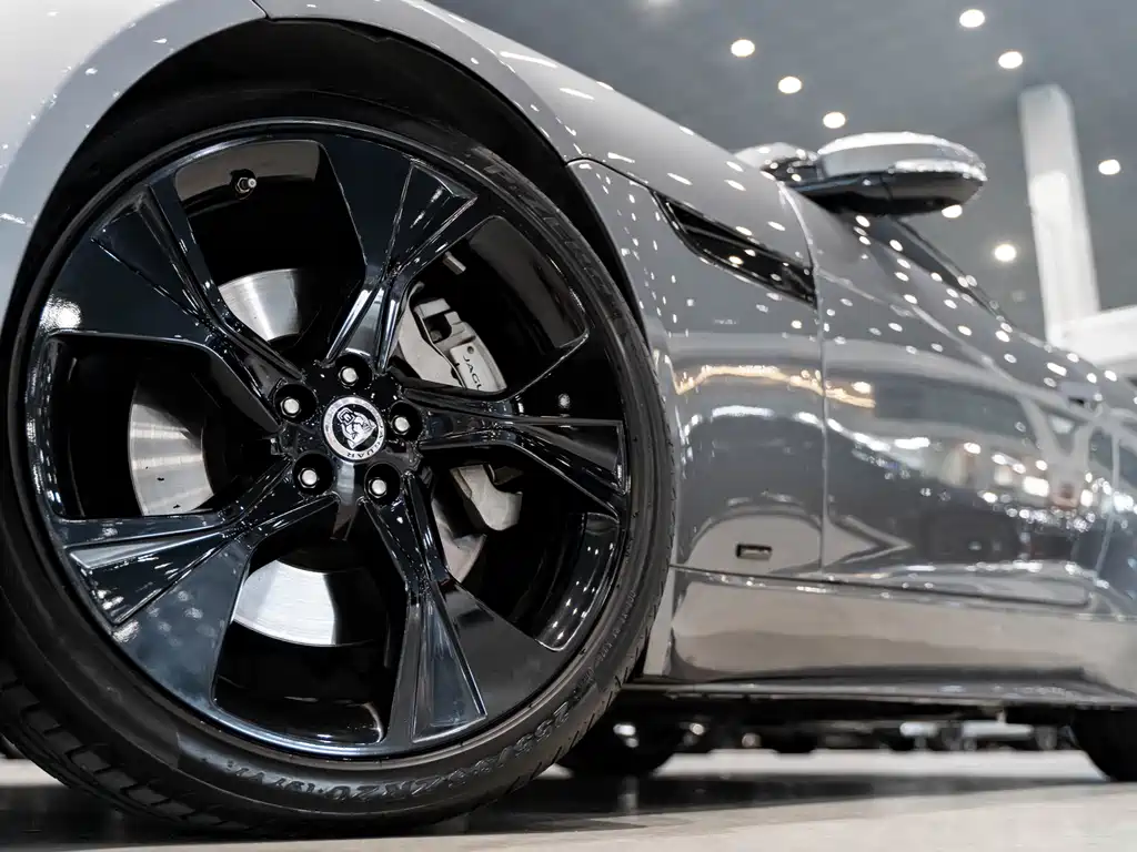Jaguar F-TYPE P300 75 Anniversary Collector Hardtop