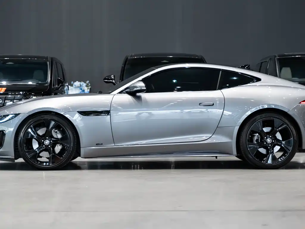 Jaguar F-TYPE P300 75 Anniversary Collector Hardtop