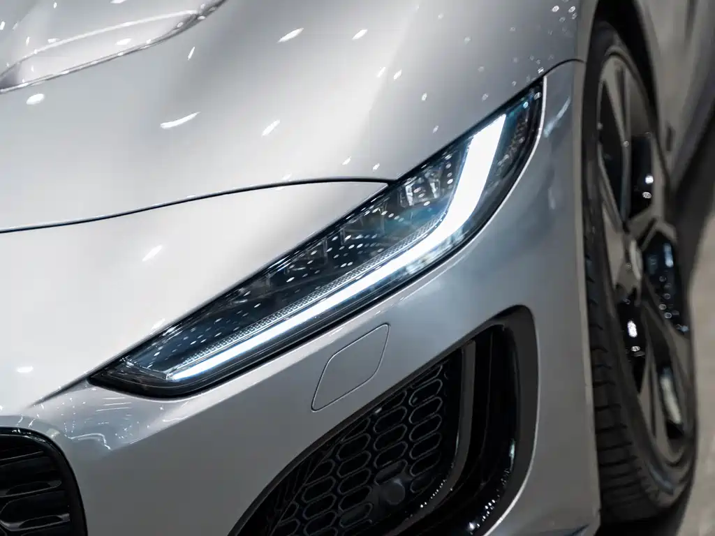 Jaguar F-TYPE P300 75 Anniversary Collector Hardtop