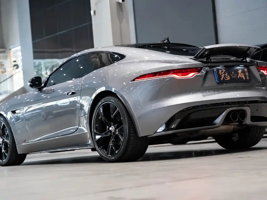 Jaguar F-TYPE P300 75 Anniversary Collector Hardtop