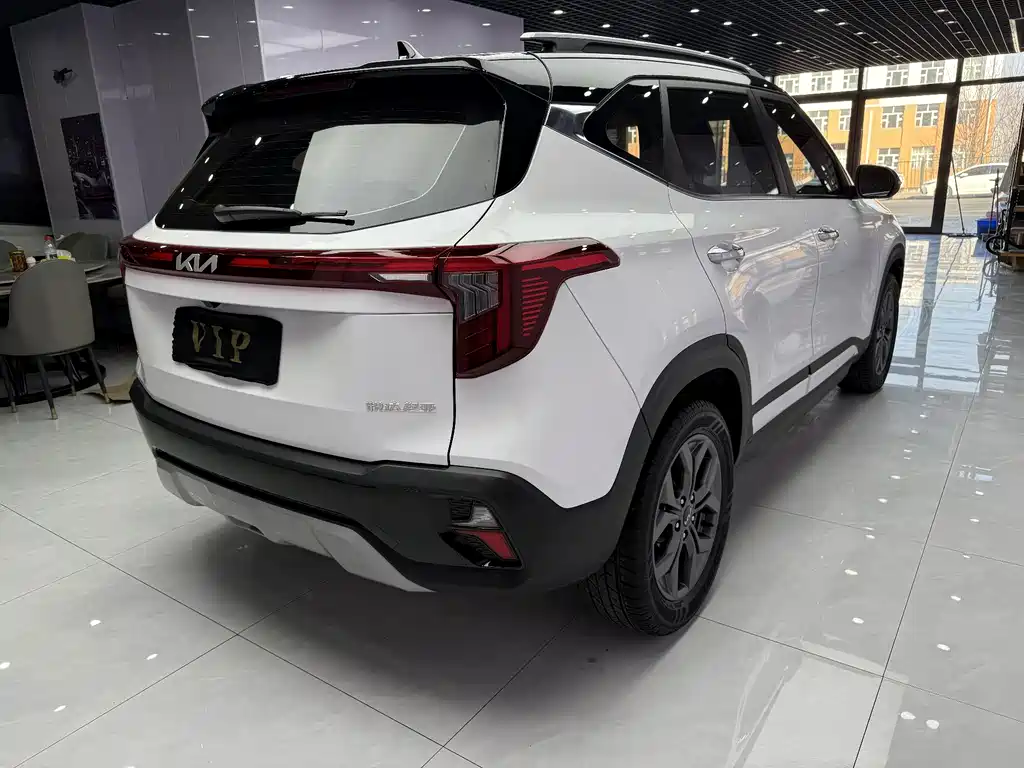 Seltos 1.5 L CVT Luxury