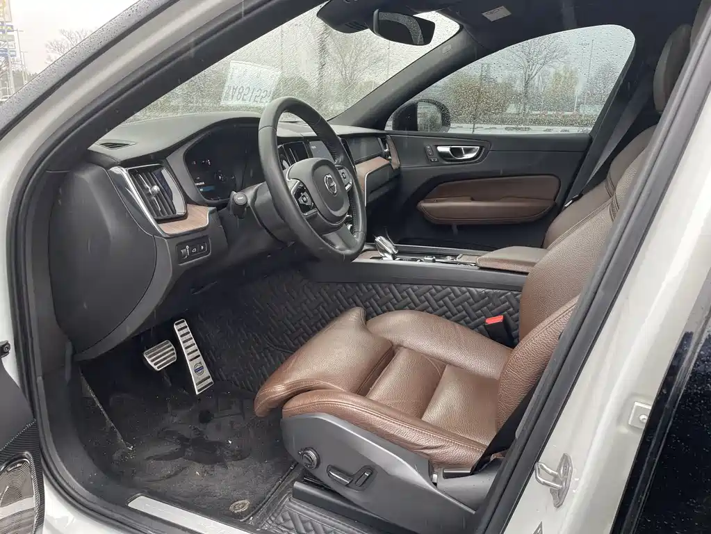 Volvo XC60 PHEV T8 PHEV 4 WD Smart Vision Luxury