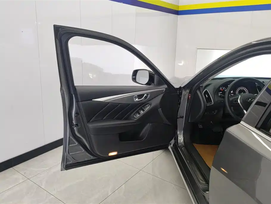 Infiniti Q50 L 2.0 T Comfort Enjoyment
