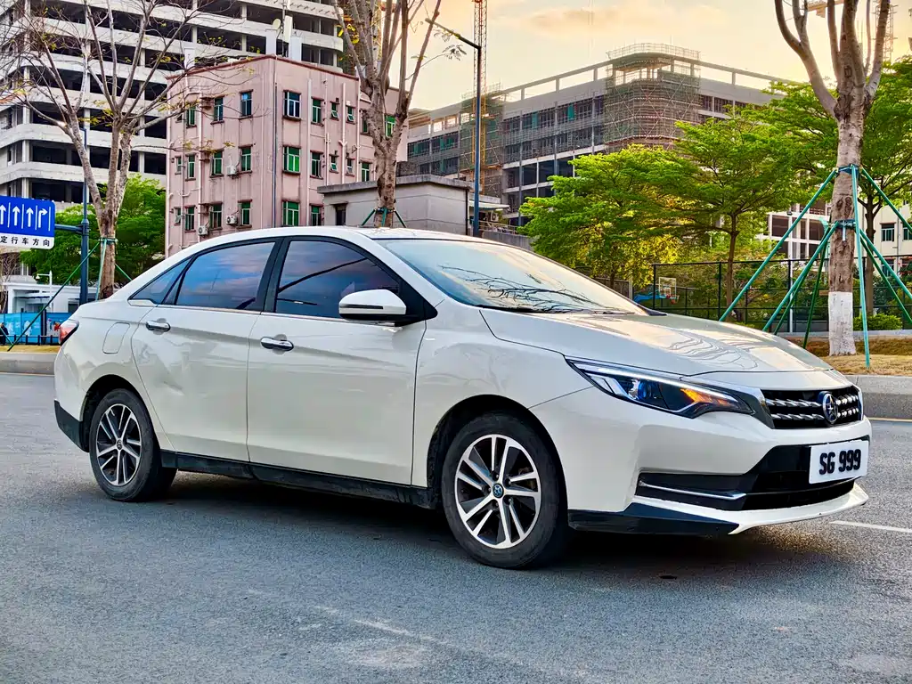 Venucia D60 1.6 L CVT Connected Elite