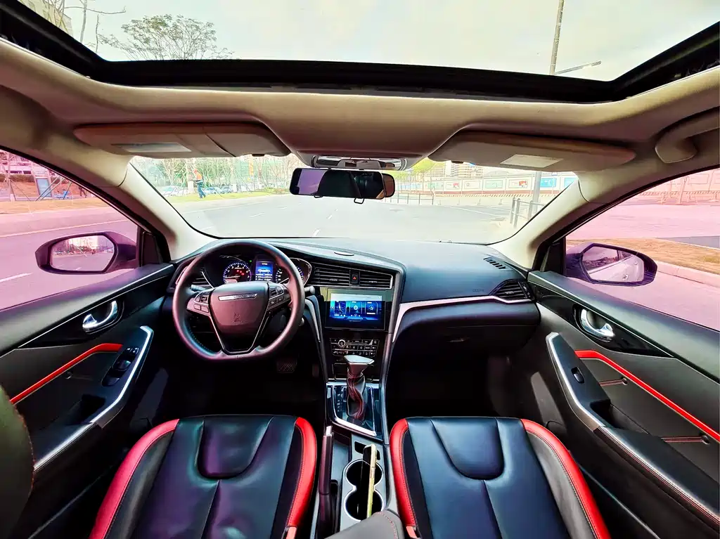 Venucia D60 1.6 L CVT Connected Elite