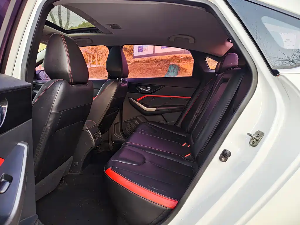 Venucia D60 1.6 L CVT Connected Elite