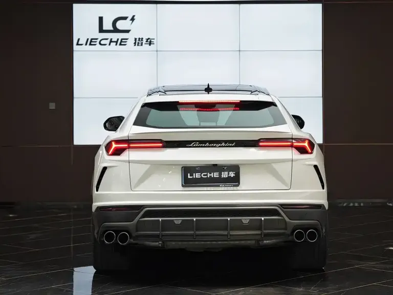 Lamborghini Urus 4.0 T V8