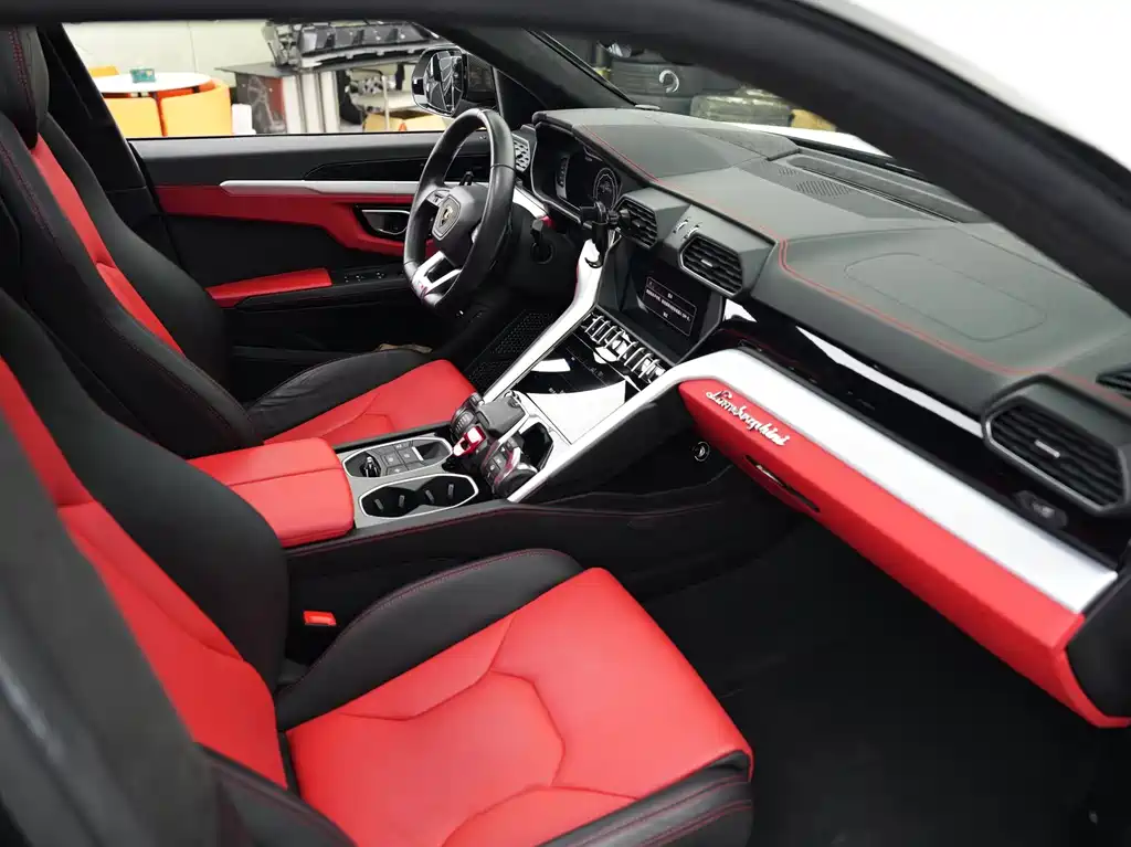 Urus 4.0 T V8