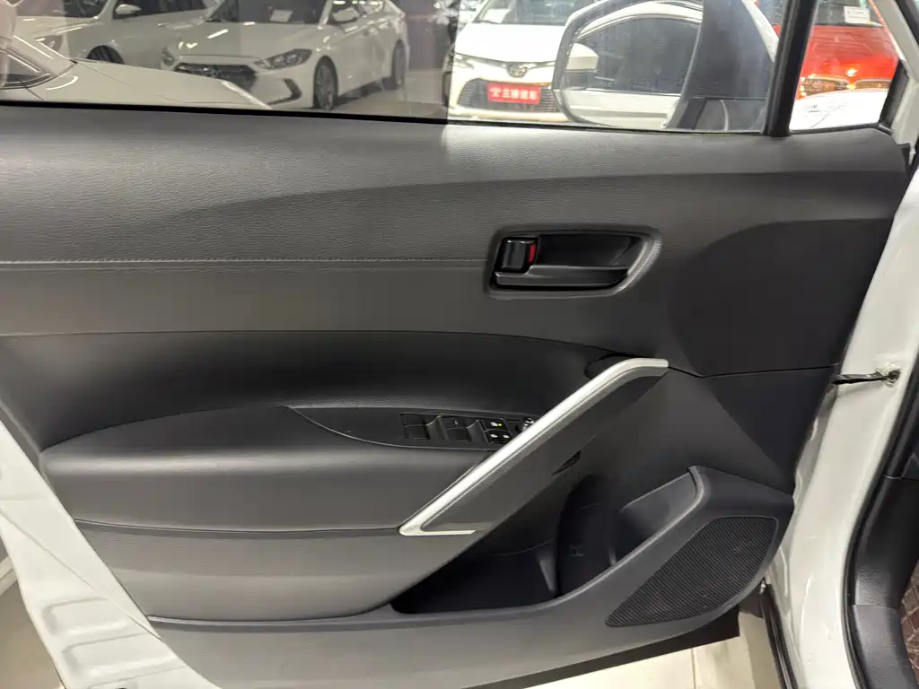 Frontlander 2.0 L CVT Leading