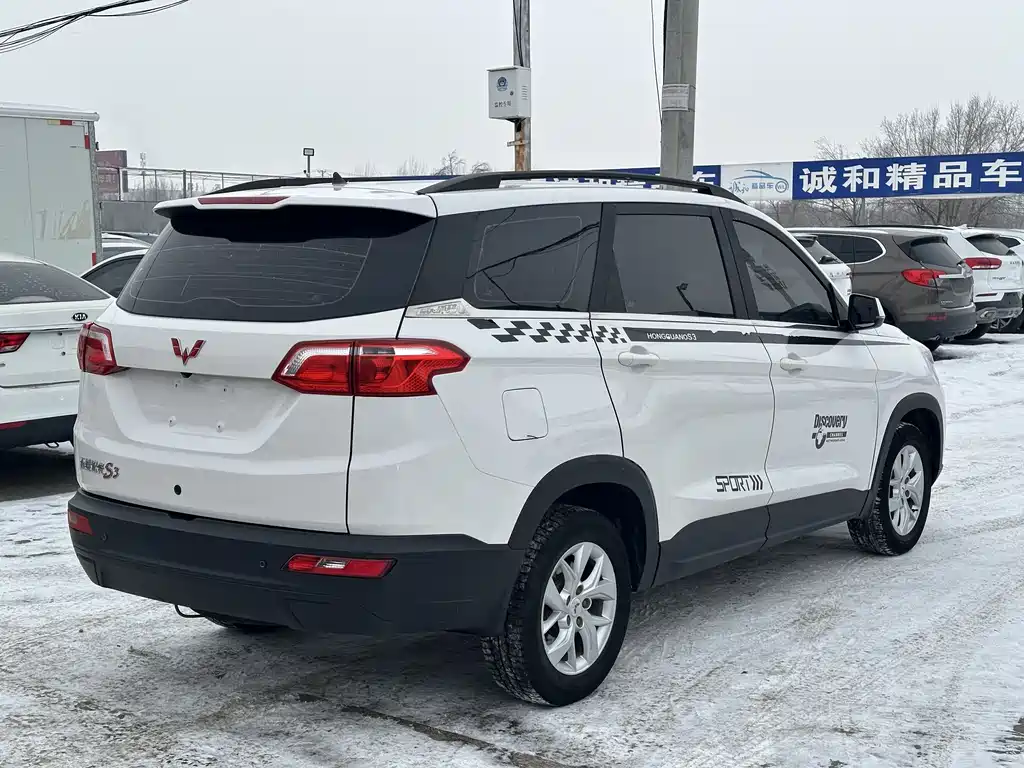 Wuling Hongguang S3 1.5 L Manual Comfort CN-V