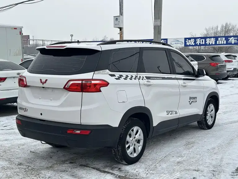 Wuling Hongguang S3 1.5 L Manual Comfort CN-V
