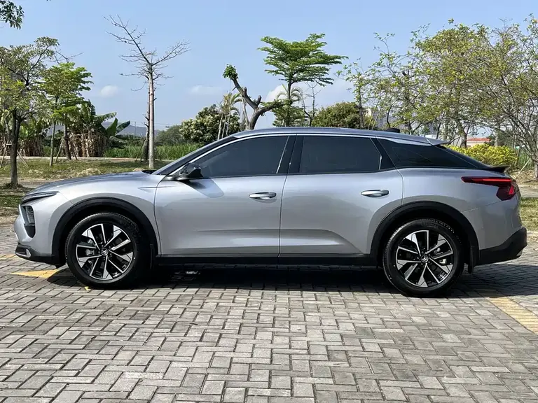 Citroën C5 X 1.6 T Extraordinary Enjoyment