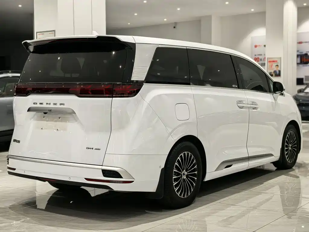 Denza D9 DM-i 970 4 WD Flagship
