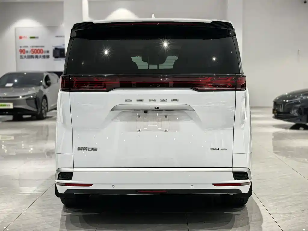Denza D9 DM-i 970 4 WD Flagship
