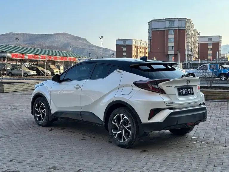Toyota C-HR 丰田C-HR 2018款 2.0 L 豪华天窗版 国V