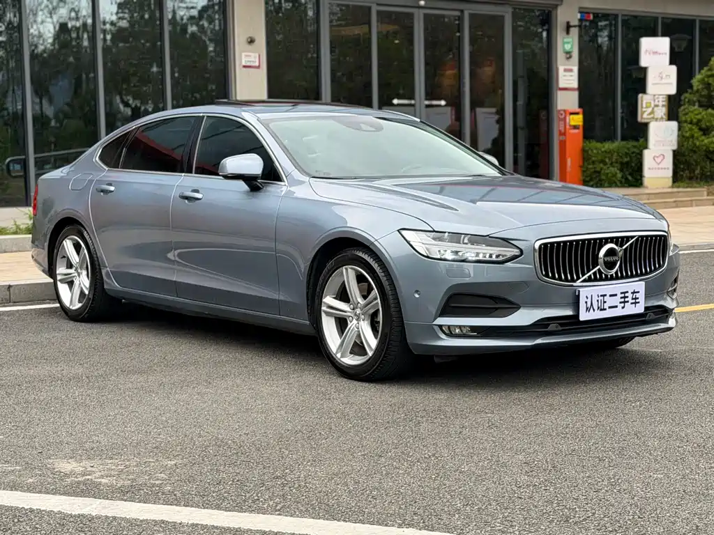 Volvo S90 T4 Smart Vision