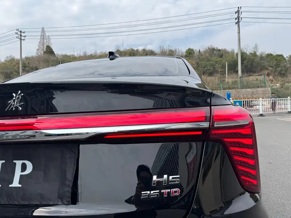 Hongqi H5 1.5 T DCT Connected Flagship Charm