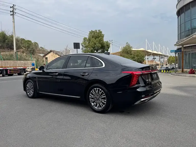 Hongqi H5 1.5 T DCT Connected Flagship Charm