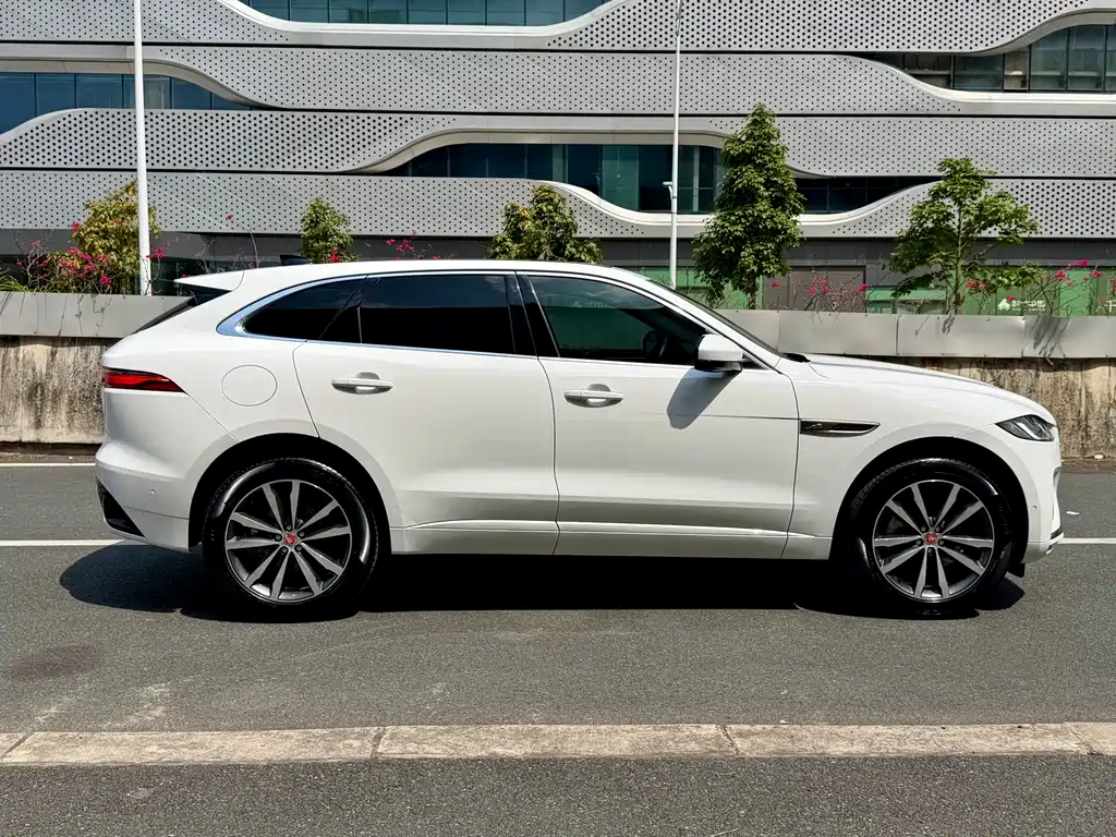 Jaguar F-PACE 250 PS R-Dynamic S