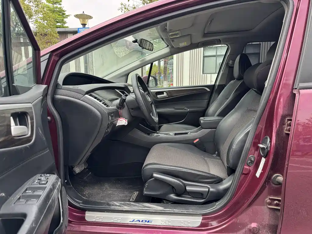 Jade 1.8 L Auto Comfort 5-seat
