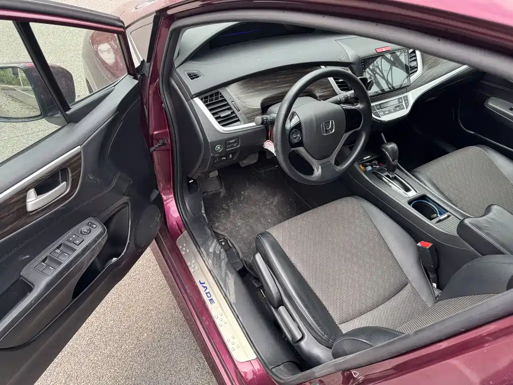 Jade 1.8 L Auto Comfort 5-seat