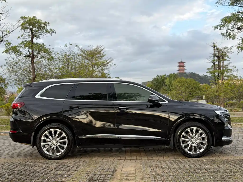 Enclave 28 T 4 WD Flagship