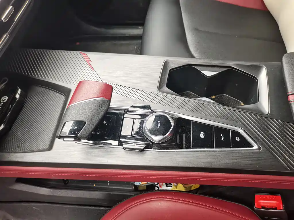 Changan Oshan Z6 Blue Whale 1.5 T DCT Smart Supreme