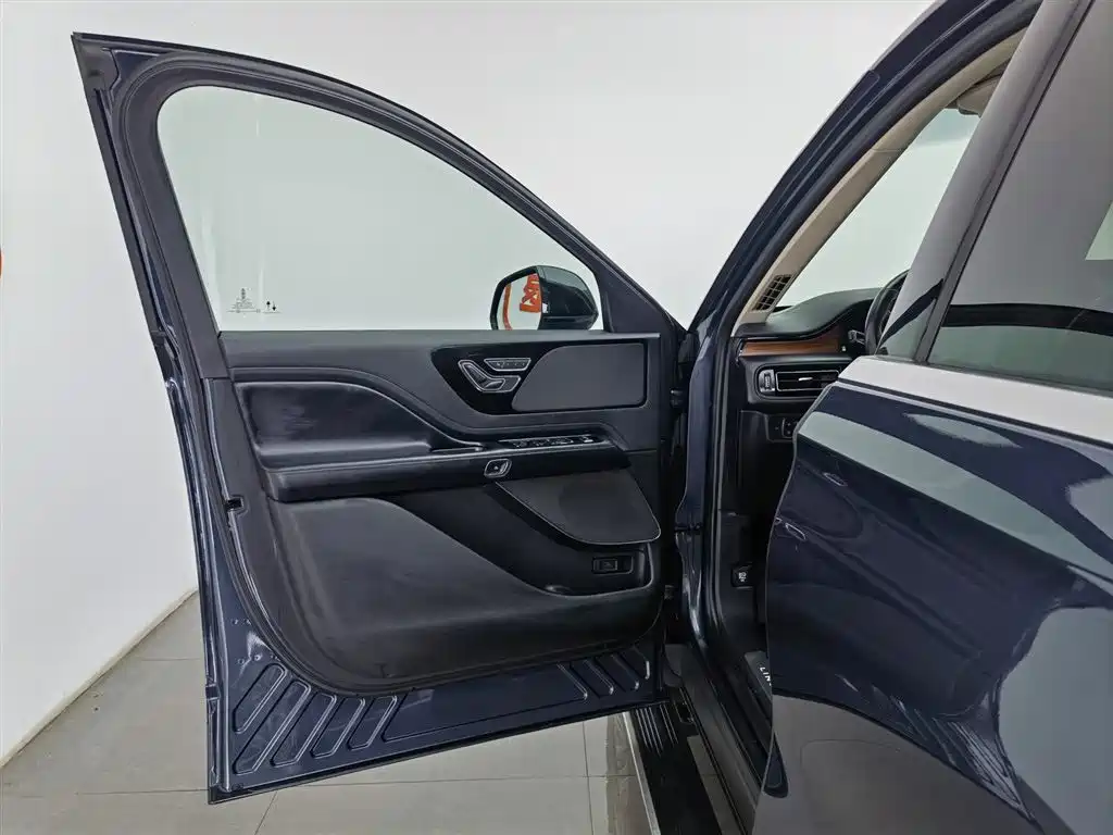 Aviator 3.0 T V6 4 WD Premium