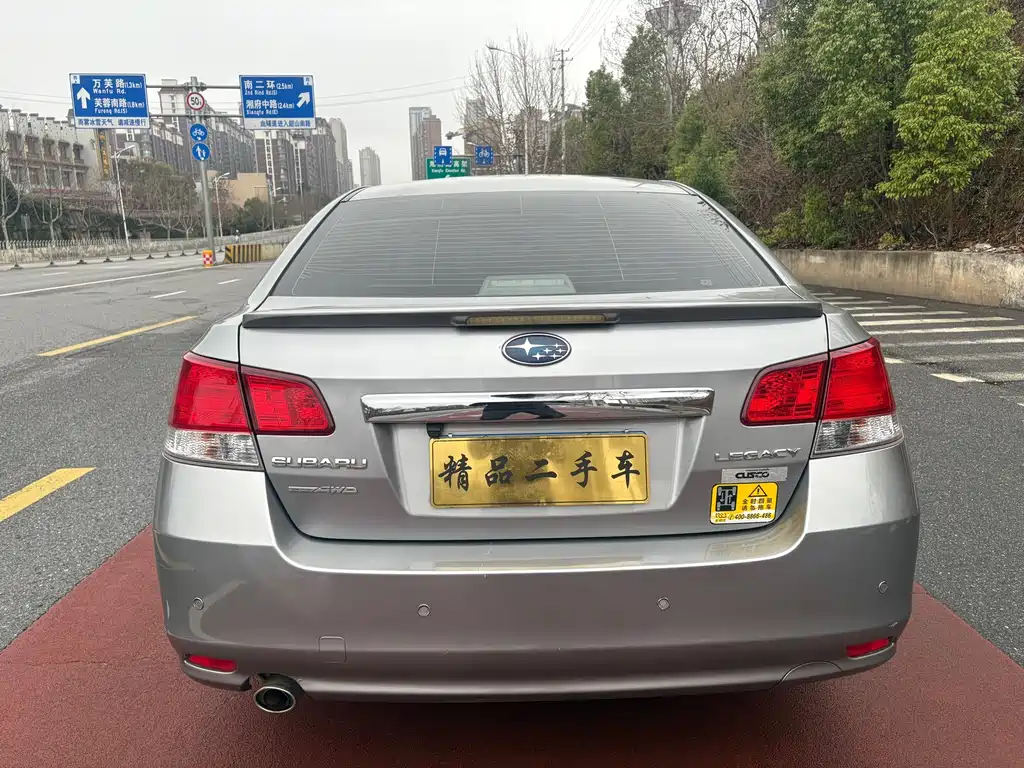 Legacy 2.5 i Luxury Navigation