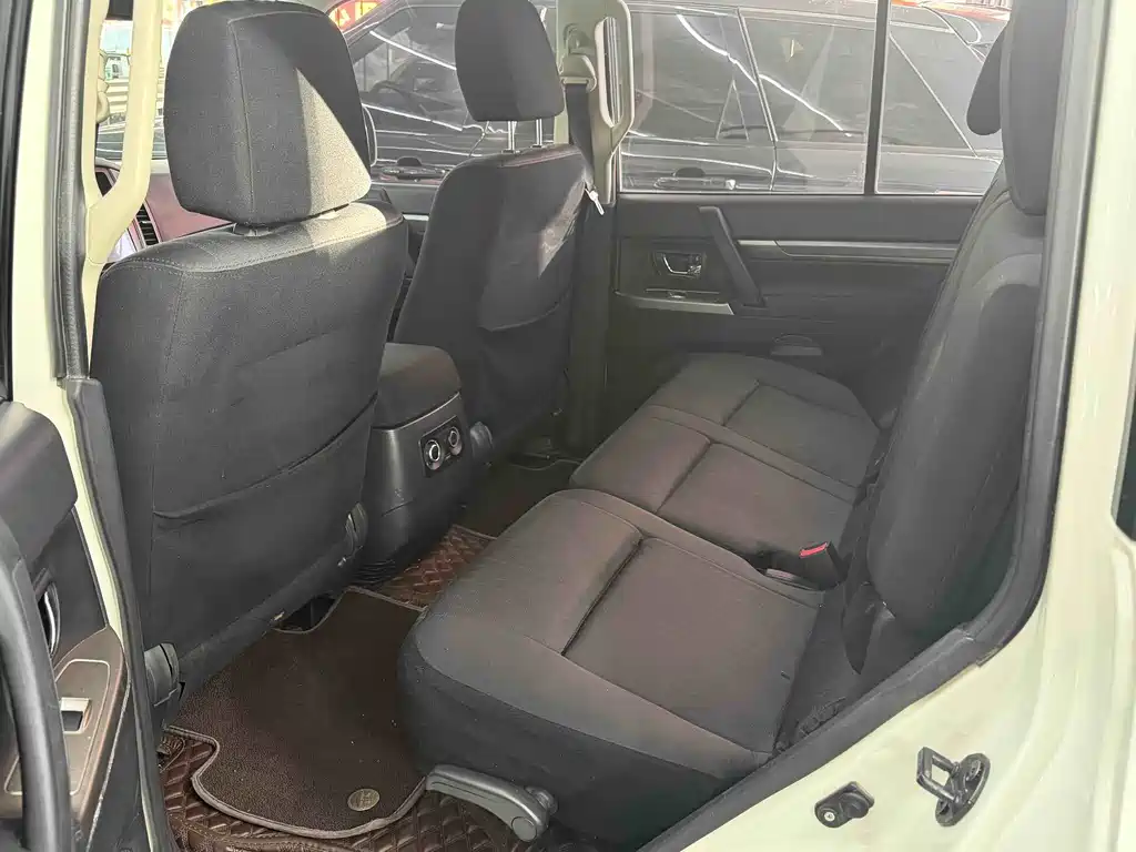 Pajero (Import) 3.0 L Auto Standard