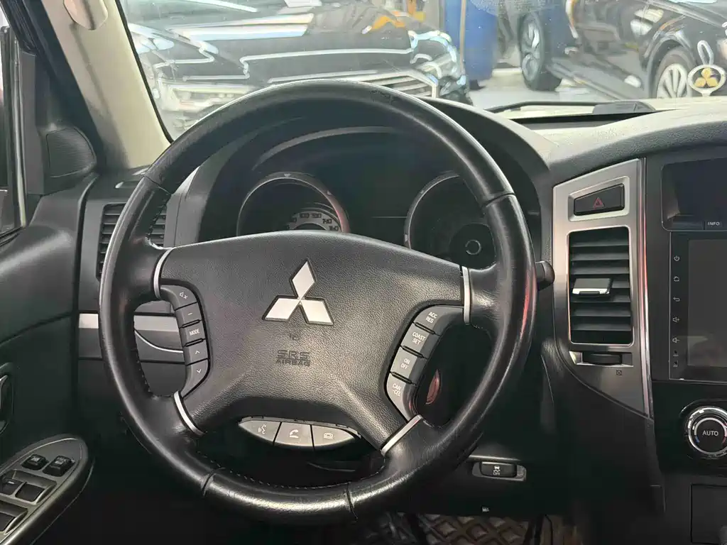 Pajero (Import) 3.0 L Auto Standard