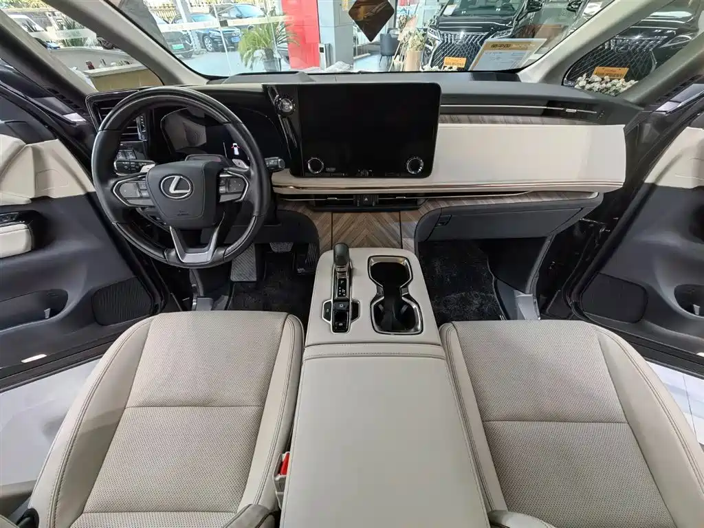 Lexus LM 500 h 6-seat Supreme
