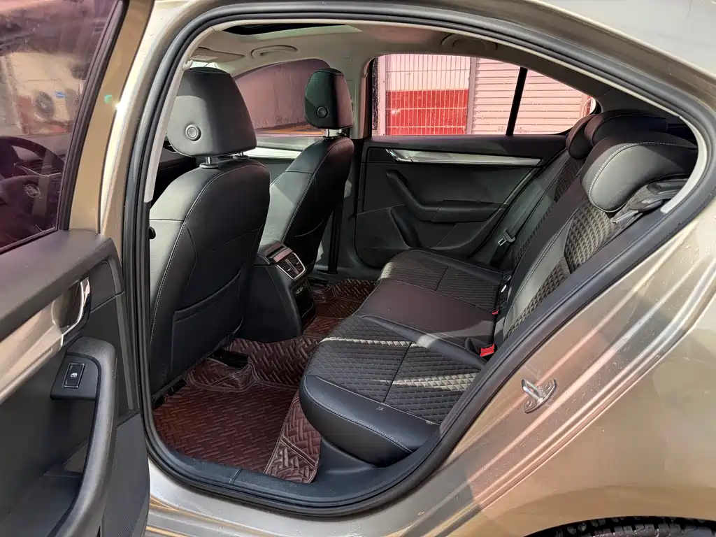 Octavia TSI230 DSG Luxury