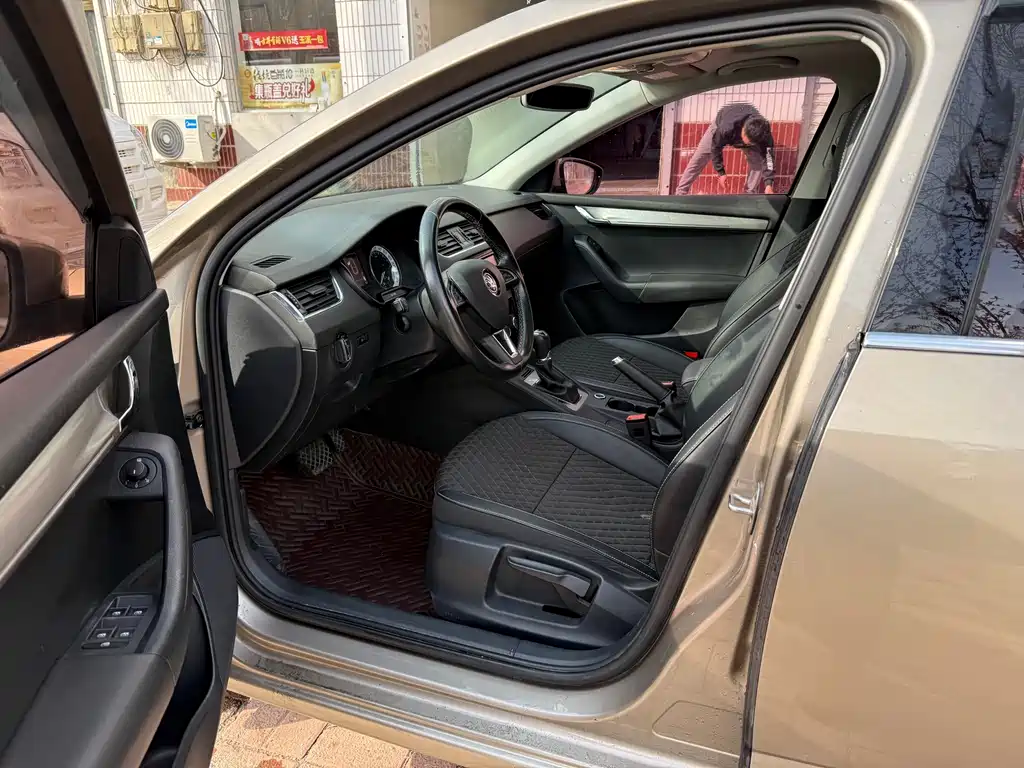 Octavia TSI230 DSG Luxury