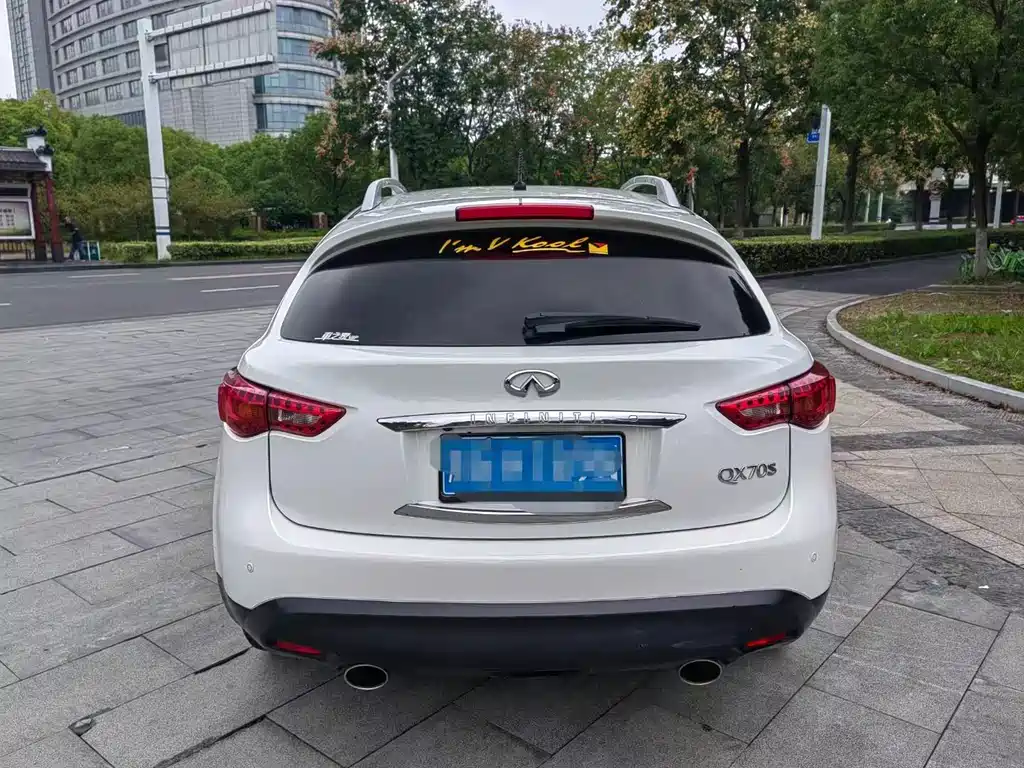 Infiniti QX70 3.7 L Transcend