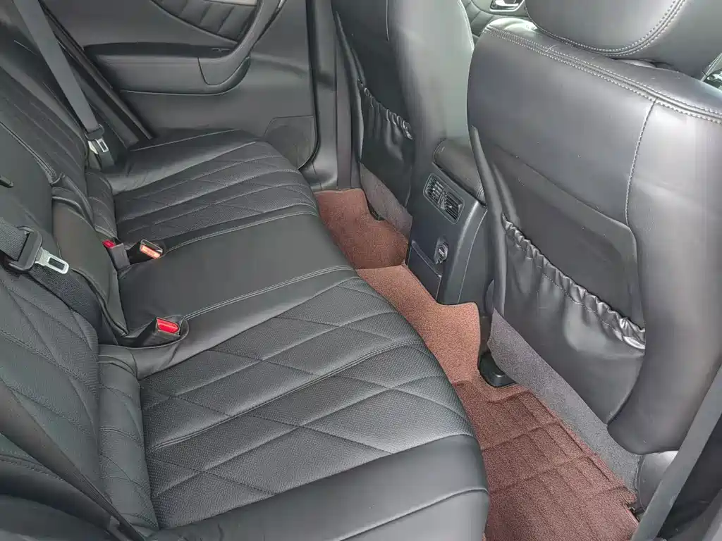 Infiniti QX70 3.7 L Transcend