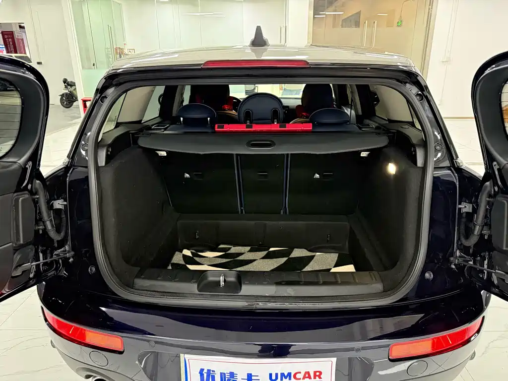 MINI CLUBMAN 1.5 T COOPER Connoisseur