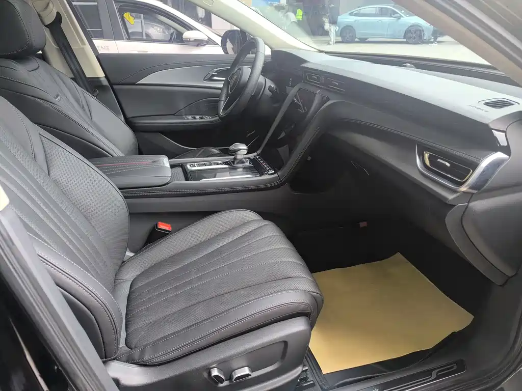Hongqi H5 2.0 T Auto Connected Flagship