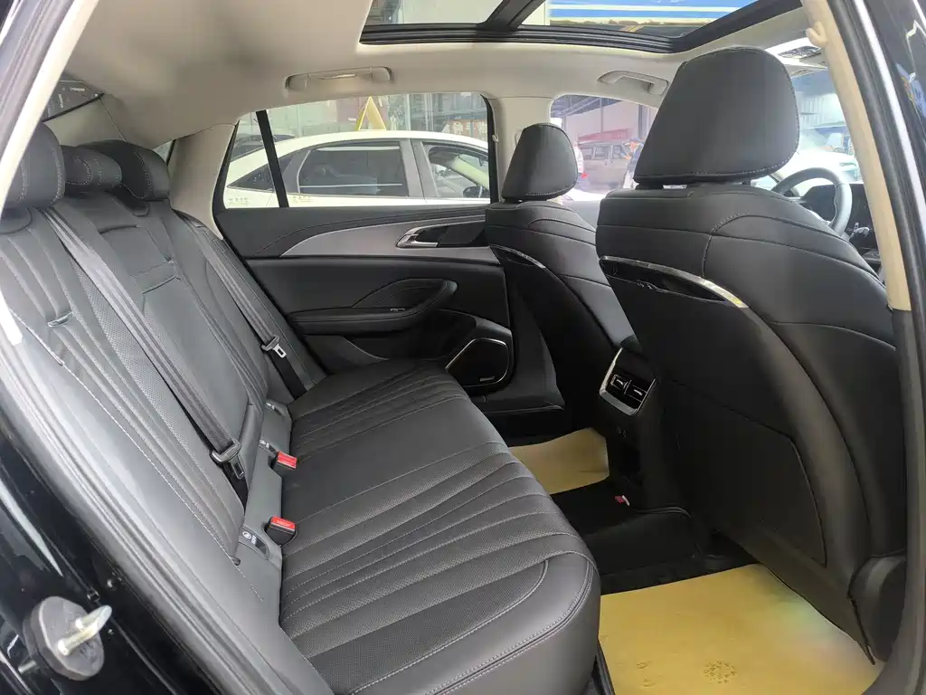 Hongqi H5 2.0 T Auto Connected Flagship
