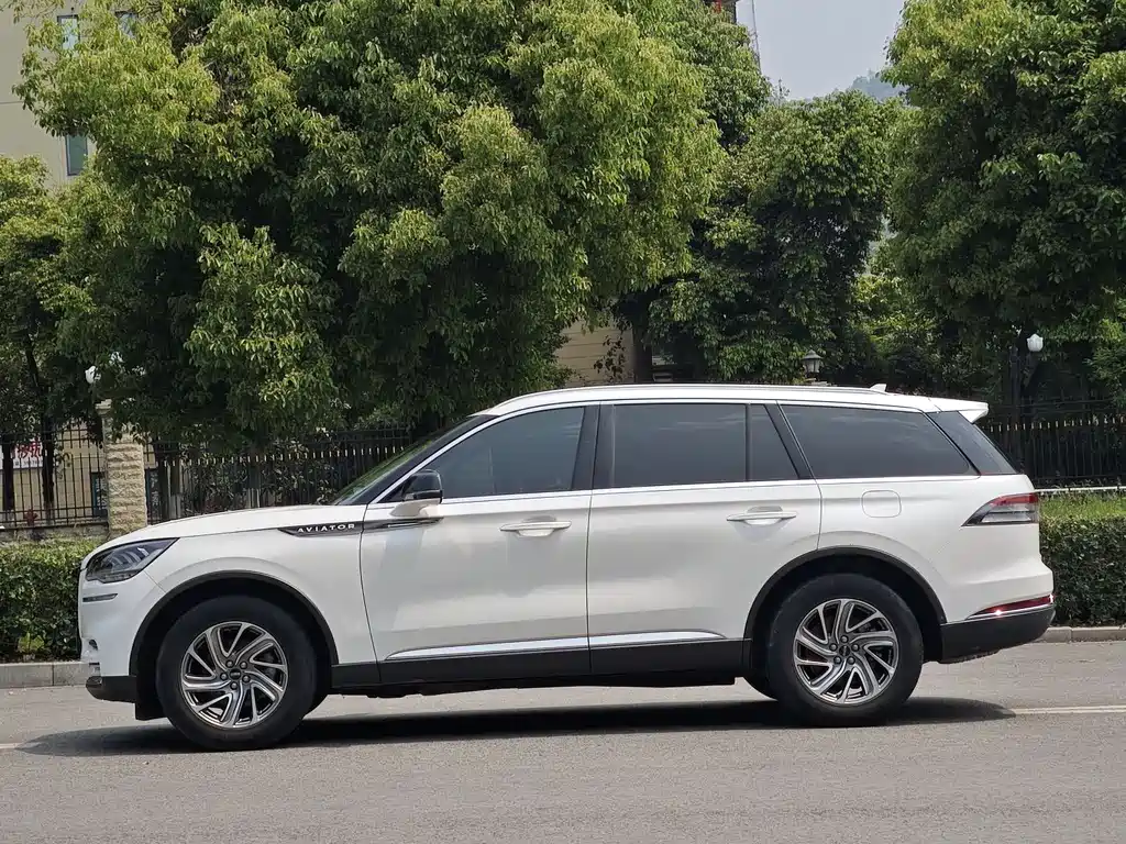 Aviator 3.0 T V6 4 WD Premium