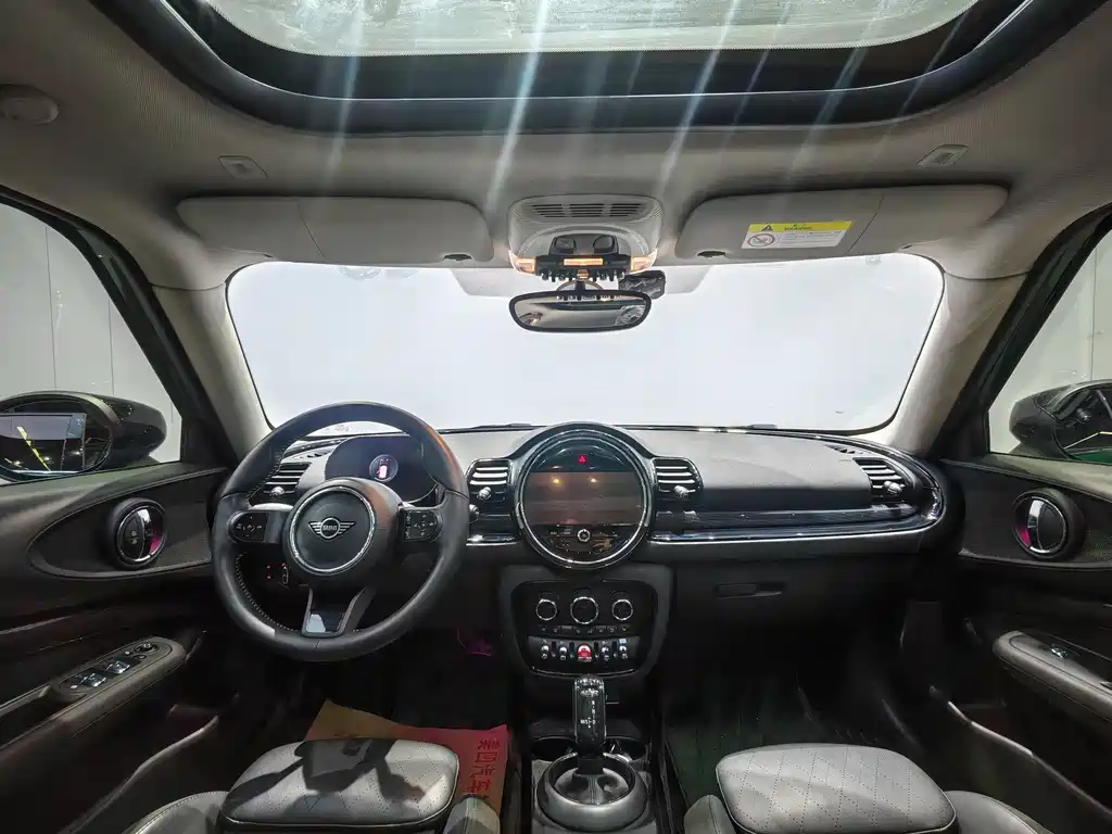 MINI CLUBMAN 1.5 T COOPER Connoisseur