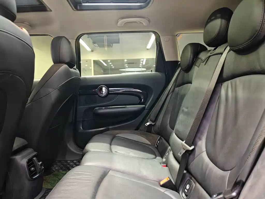 MINI CLUBMAN 1.5 T COOPER Connoisseur