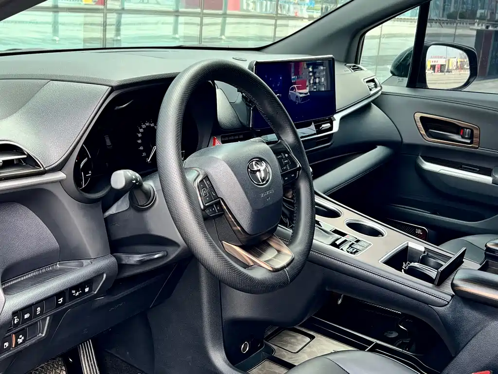 Granvia 2.5 L Hybrid Luxury