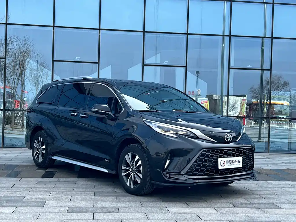 Granvia 2.5 L Hybrid Luxury